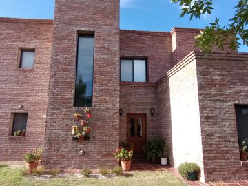 VENTA CASA 5 AMB A LAGUNA SAN FRANCISCO VILLANUEVA