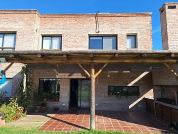 VENTA CASA 5 AMB A LAGUNA SAN FRANCISCO VILLANUEVA