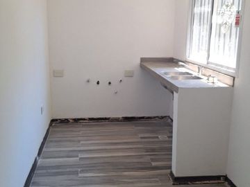Venta Casa 4 amb. Pileta Galería Cochera. Escobar