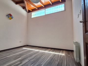 Venta Casa 4 amb. Pileta Galería Cochera. Escobar