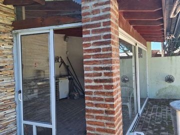 Venta Casa 4 amb. Pileta Galería Cochera. Escobar