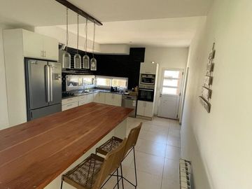 VENTA .CASA A LA LAGUNA . SAN SEBASTIAN .Area 9