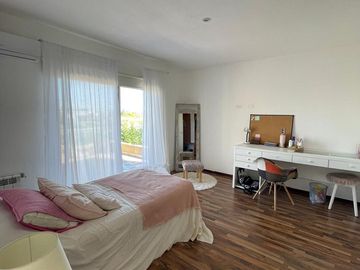 VENTA .CASA A LA LAGUNA . SAN SEBASTIAN .Area 9