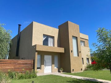VENTA .CASA A LA LAGUNA . SAN SEBASTIAN .Area 9