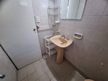 Venta, Casa 4 ambientes con local, Del Viso.