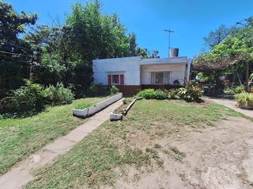 Venta, Casa 4 ambientes con local, Del Viso.