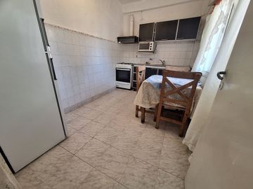Venta, Casa 4 ambientes con local, Del Viso.
