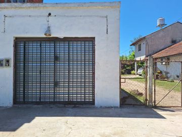 Venta, Casa 4 ambientes con local, Del Viso.