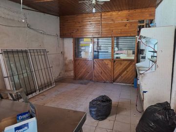 Venta, Casa 4 ambientes con local, Del Viso.
