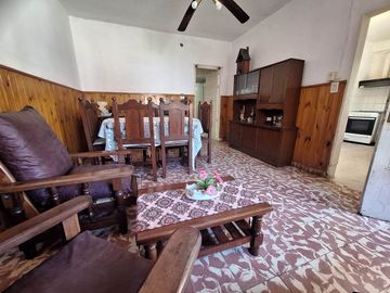 Venta, Casa 4 ambientes con local, Del Viso.
