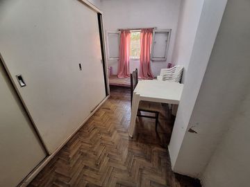 Venta, Casa 4 ambientes con local, Del Viso.