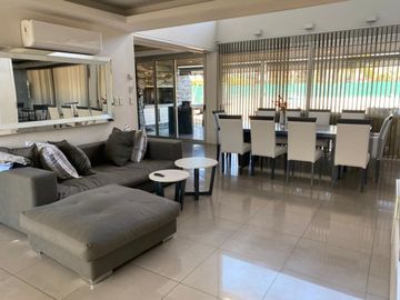 VENTA CASA DE CATEGORÍA COUNTRY ALTOS DEL CHATEAU