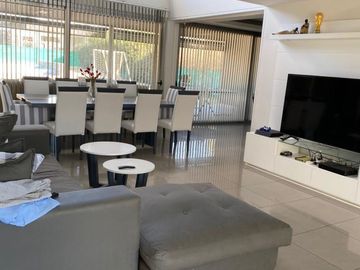 VENTA CASA DE CATEGORÍA COUNTRY ALTOS DEL CHATEAU