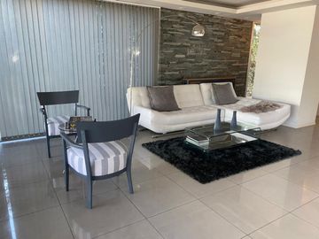 VENTA CASA DE CATEGORÍA COUNTRY ALTOS DEL CHATEAU