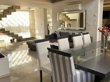 VENTA CASA DE CATEGORÍA COUNTRY ALTOS DEL CHATEAU