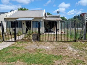 SE VENDE CASA, CALLE 94 Y 5 VILLA ELVIRA, LA PLATA