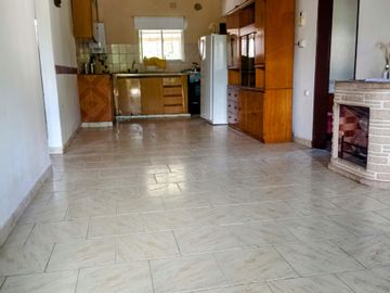 SE VENDE CASA, CALLE 94 Y 5 VILLA ELVIRA, LA PLATA
