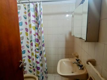 SE VENDE CASA, CALLE 94 Y 5 VILLA ELVIRA, LA PLATA