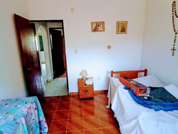 SE VENDE CASA, CALLE 94 Y 5 VILLA ELVIRA, LA PLATA