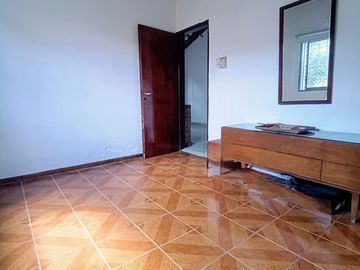 SE VENDE CASA, CALLE 94 Y 5 VILLA ELVIRA, LA PLATA