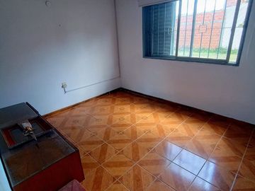 SE VENDE CASA, CALLE 94 Y 5 VILLA ELVIRA, LA PLATA