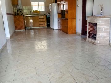 SE VENDE CASA, CALLE 94 Y 5 VILLA ELVIRA, LA PLATA