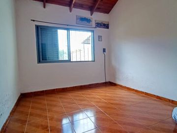 SE VENDE CASA, CALLE 94 Y 5 VILLA ELVIRA, LA PLATA