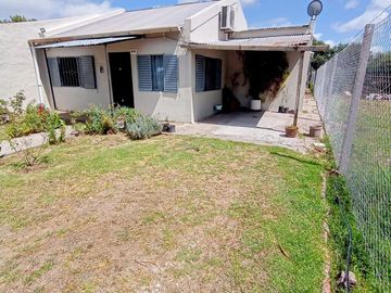 SE VENDE CASA, CALLE 94 Y 5 VILLA ELVIRA, LA PLATA
