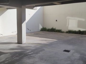 COCHERA   A LA VENTA EN LANUS OESTE