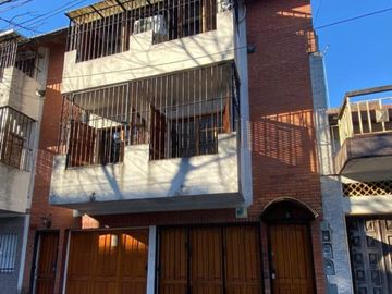Triplex 4 ambientes en venta en Villa Luro