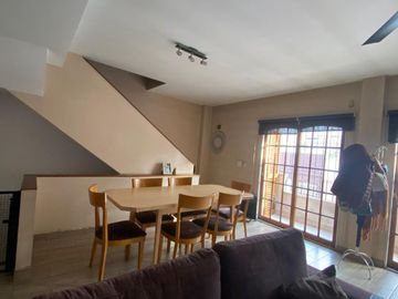 Triplex 4 ambientes en venta en Villa Luro