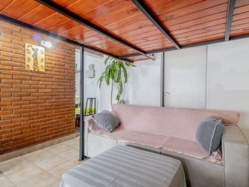 VENTA CASA 3 AMBIENTES EN CASEROS