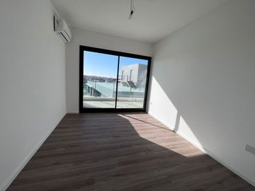 2 AMBIENTES CON HABITACIÓN EN SUITE-FULL AMENITIES