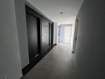 2 AMBIENTES CON HABITACIÓN EN SUITE-FULL AMENITIES