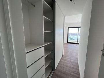 2 AMBIENTES CON HABITACIÓN EN SUITE-FULL AMENITIES