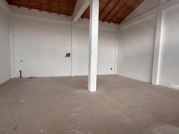 Local Comercial a Estrenar en Barrio Laguna Azul
