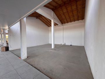 Local Comercial a Estrenar en Barrio Laguna Azul