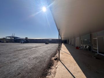 Local Comercial En Dos Plantas sobre Ruta 205
