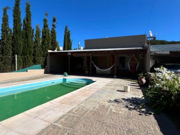 CASA A 50 MTS  DEL MAR EN SAUCE GRANDE