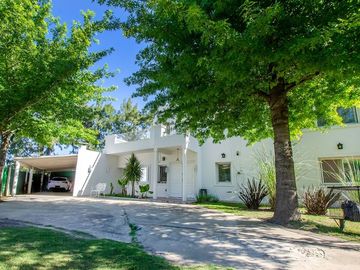 CASA EN VENTA EN BARRIO LAS FUENTES ¡OPORTUNIDAD!