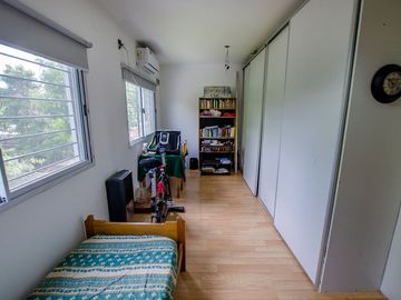 CASA EN VENTA LONGCHAMPS CON COCHERA