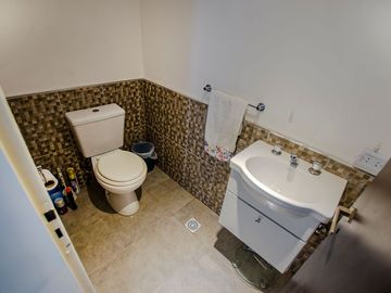 CASA EN VENTA LONGCHAMPS CON COCHERA