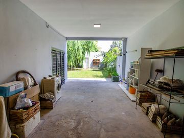 CASA EN VENTA LONGCHAMPS CON COCHERA