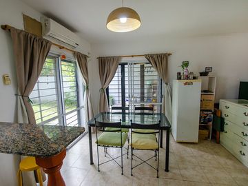 CASA EN VENTA LONGCHAMPS CON COCHERA
