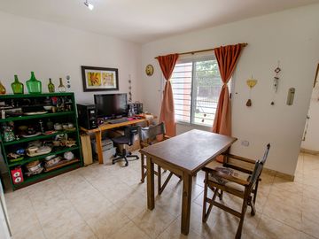 CASA EN VENTA LONGCHAMPS CON COCHERA