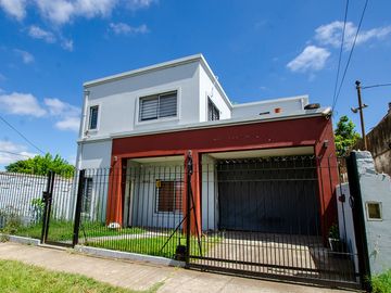 CASA EN VENTA LONGCHAMPS CON COCHERA