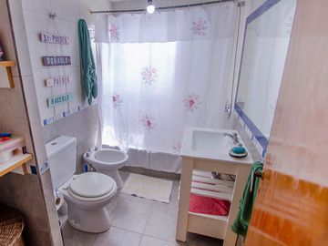 CASA EN VENTA LONGCHAMPS CON COCHERA