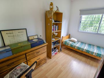 CASA EN VENTA LONGCHAMPS CON COCHERA