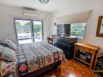 CASA EN VENTA LONGCHAMPS CON COCHERA