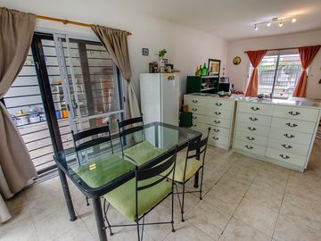 CASA EN VENTA LONGCHAMPS CON COCHERA